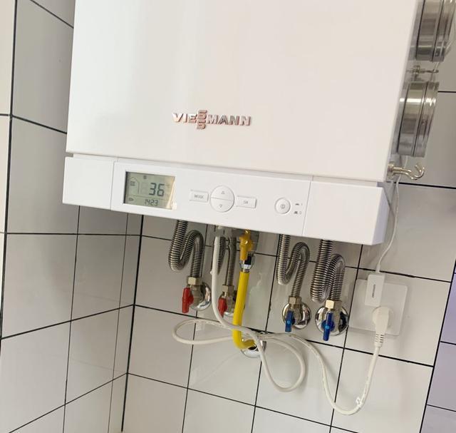 装修时提心吊胆地埋了3根PVC管,入住后发现真好用