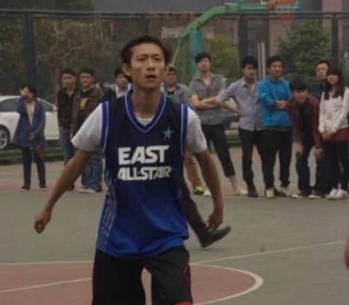 张一山|从阳光大男孩,到被曝光涉毒,有谁记得张一山也曾疯狂热爱篮球