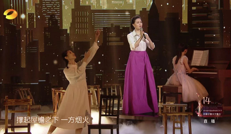 金鹰节|金鹰节开幕式现场:朱迅脸僵,孙怡美爆全场,沈梦辰长腿又直又白