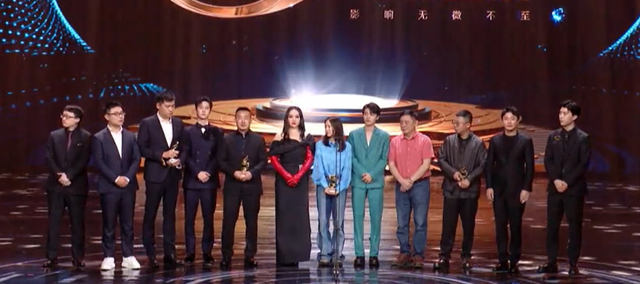 刘亦菲|刘亦菲前排被嘲，朱一龙李易峰退后方，电影之夜内场座位暴露咖位！