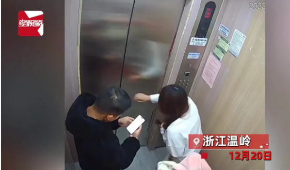 浙江温岭,一个一岁多的幼童高烧晕厥,就在父母抱着孩子赶去医院时,乘坐的电梯出现故障导致一家人被困