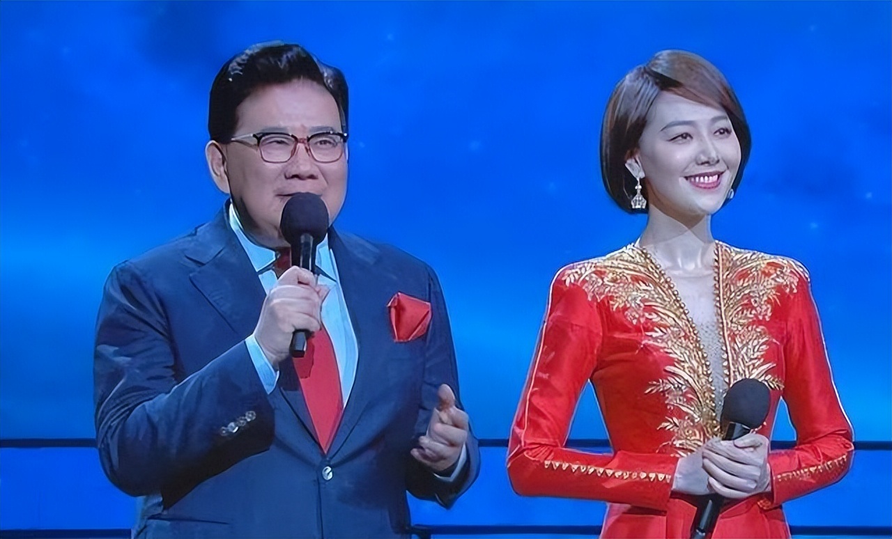 王冠|王冠：与李咏搭档三年，事业巅峰期深陷桃色绯闻，被“踢出”央视