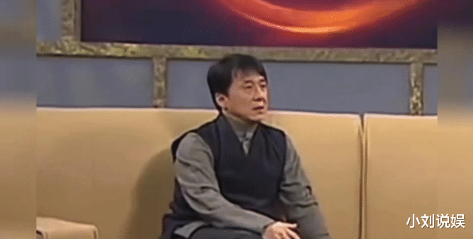 成龙|成龙60大寿时,赵本山送了一个5元钱礼物,成龙说:“现在拍卖200万谁要?”