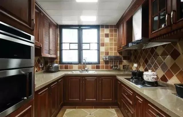 我家330㎡的五层联排,光硬装就花了95w,最喜欢院子里的阳光花房