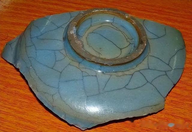 翡翠|贾宝国一真一假说瓷器(X143-仿钧窑带斑茶托)