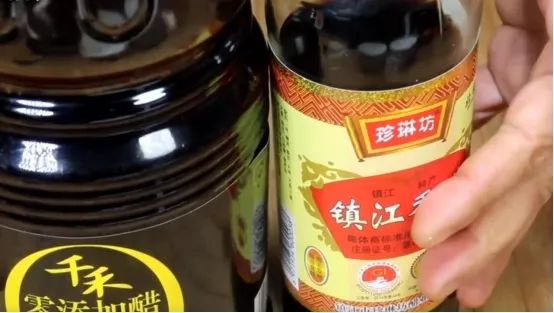 买醋要怎么挑选,瓶身标签有几行字,不要犹豫,直接就买