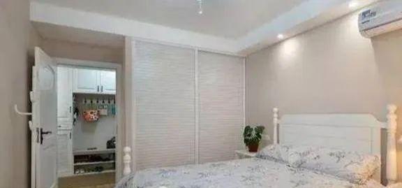 111㎡标准三居室:进门鞋柜很特别,兼具收纳与涂鸦记事本功能