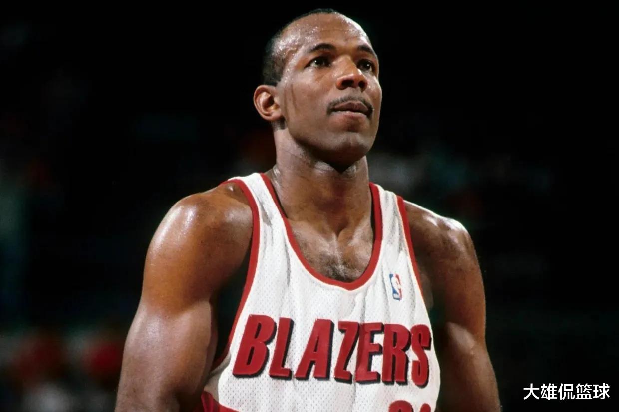 美媒列出了球衣被多支球队退役的15名NBA球员,哪个最令人惊讶