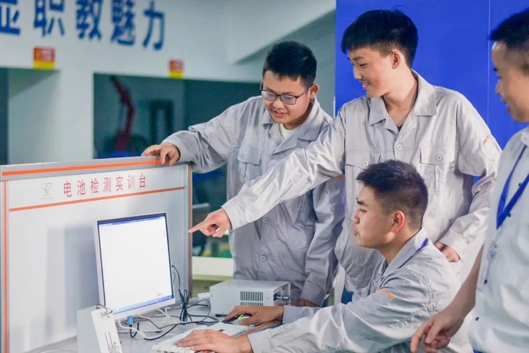 |选择>努力 || 选择一所好的中职学校很关键