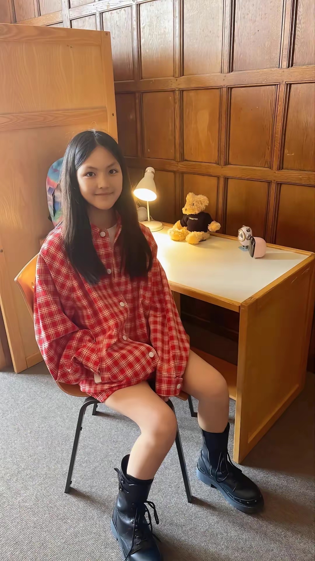 李湘|李湘卡点为女儿庆生，王诗龄头戴镶钻礼帽亮相，爸爸王岳伦不走心