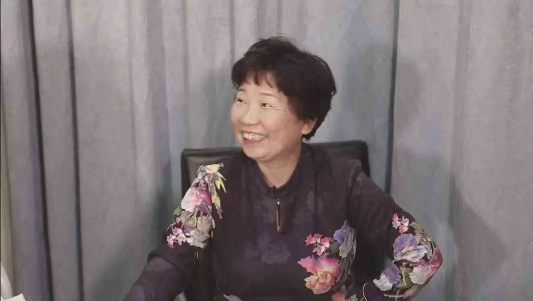 杜新枝|杜新枝又跳出来了,怀念姚策,发郭威图片,责怪许敏放任姚策喝酒