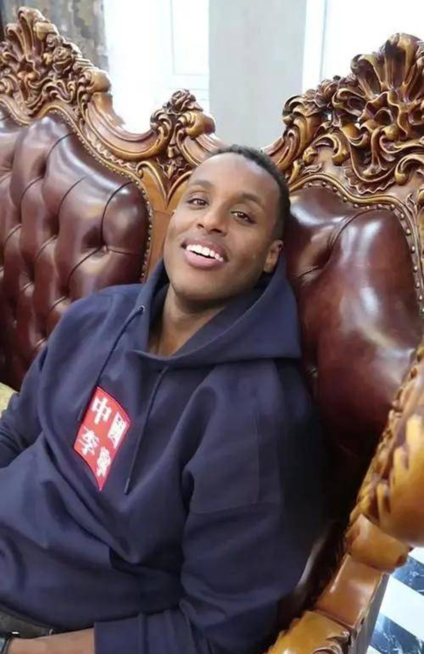 春晚|曝辽宁卫视春晚翻车，邀请黑人伊博演小品，对方曾侮辱国人未道歉