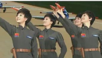 贾玲|?那一年春晚,王菲说“虎背熊腰”,周涛仍在C位,贾玲长发细腰