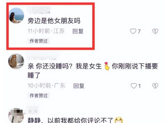 黄晓明|黄晓明带绯闻女友聚餐！两人坐一起玩手机，曾被曝送女方百万包包