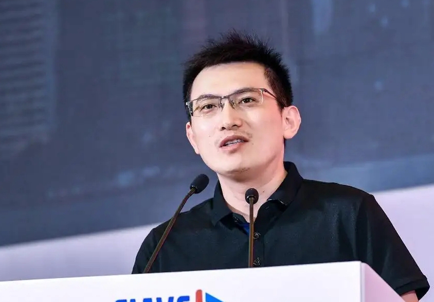 何炅|何炅汪涵陪电视台领导喝茶聊天,素颜何炅憔悴苍老,与台上判若两人