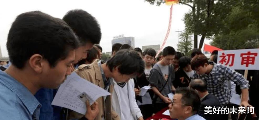 招聘|乡镇公务员开启招聘,“三不限制”下调了门槛,应届生别错过了