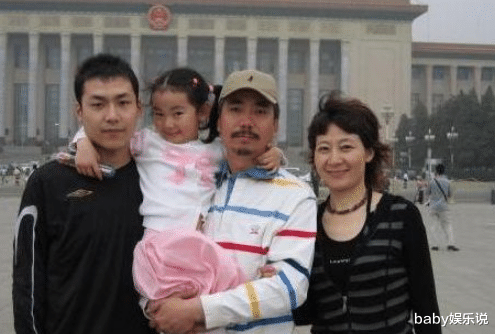 黄日华|模范父亲范明：对继子视如己出，对女儿严中带慈，今子女成骄傲