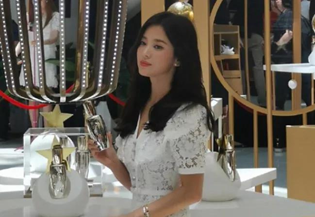 宋慧乔|父母离婚、15岁出道都没放弃,却因恋爱遍体鳞伤,宋慧乔还是输了