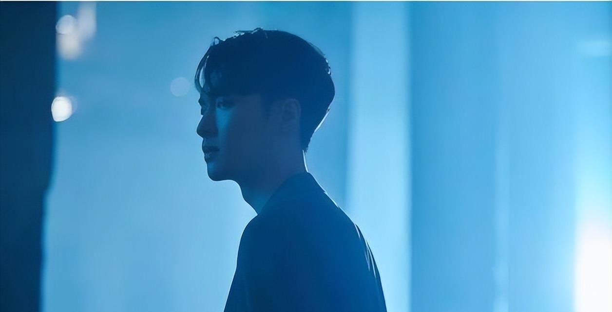 张艺兴|“活成人脉”张艺兴:在各大综艺担任制作人,带彭昱畅结交王思聪