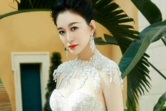 李小冉|许晴的臀，李小冉的肌肤，殷桃的眼，中年女星的性感独一无二