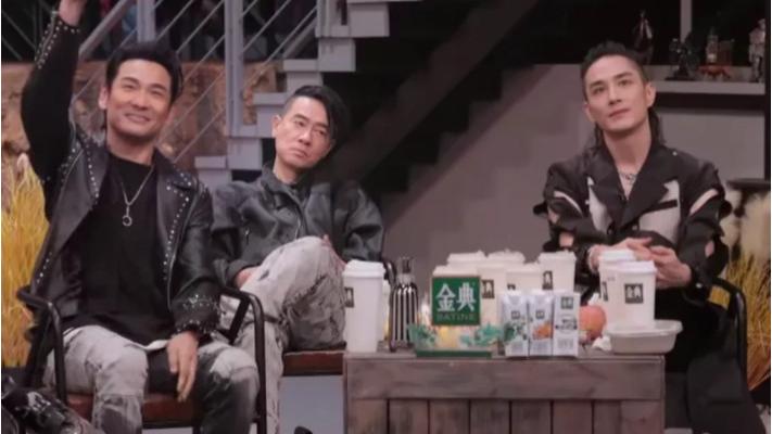 陈小春|陈小春，当场黑脸，表情很难看！！