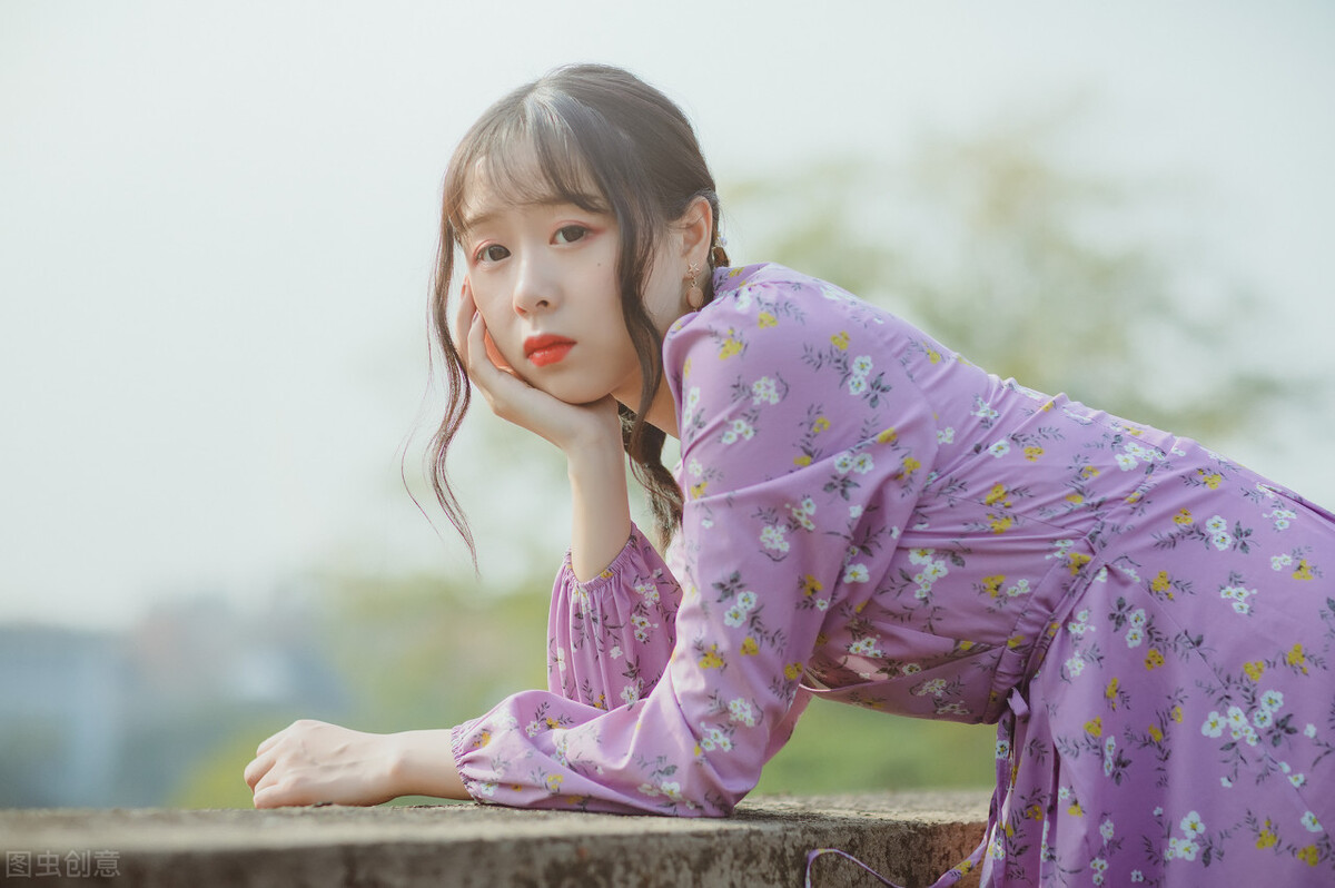 聚会|故事:在同学婚宴上,重逢即将订婚的前男友,他拽紧我手说想复合