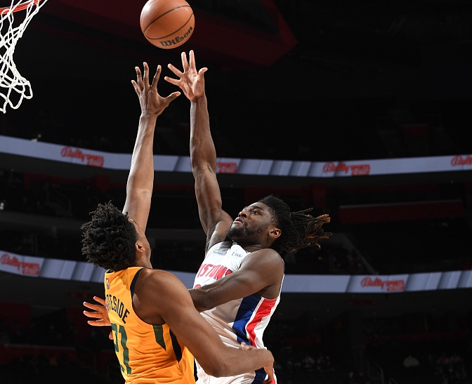 大師賽|大爆冷，聯(lián)盟魚(yú)腩逆襲！白邊21+14夢(mèng)回巔峰，米切爾得分王難救主