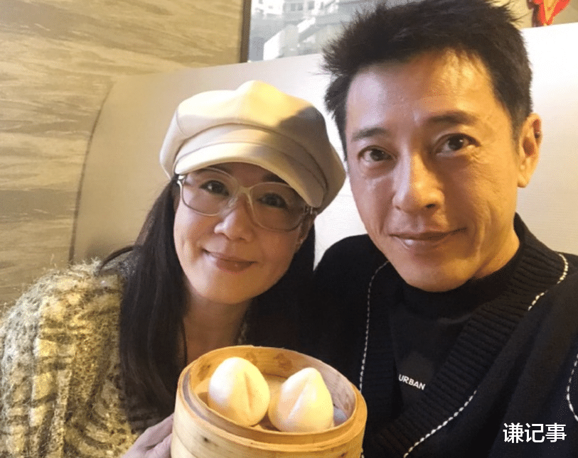 令狐冲|56岁“令狐冲”扮高中生，吃素20余多年至今没有孩子