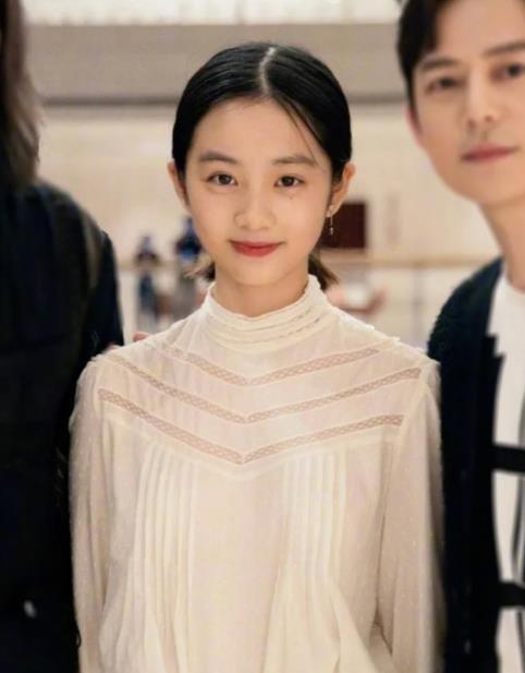 李嫣|“背靠王菲”李嫣:14岁穿着超短引关注,曾直言我不需要什么能力