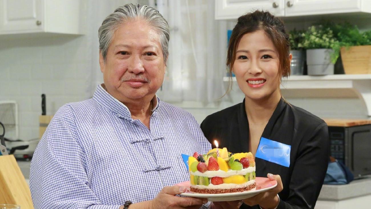 曾志伟|曾志伟与俩已婚女星，聚会引热议！脸贴脸显亲密