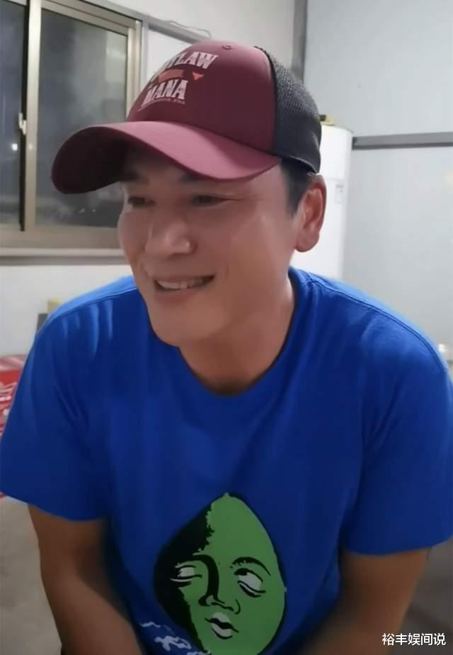 无人问津|55岁老戏骨现身餐馆无人问津！点3个凉菜太简朴，娶外国妻子生4娃