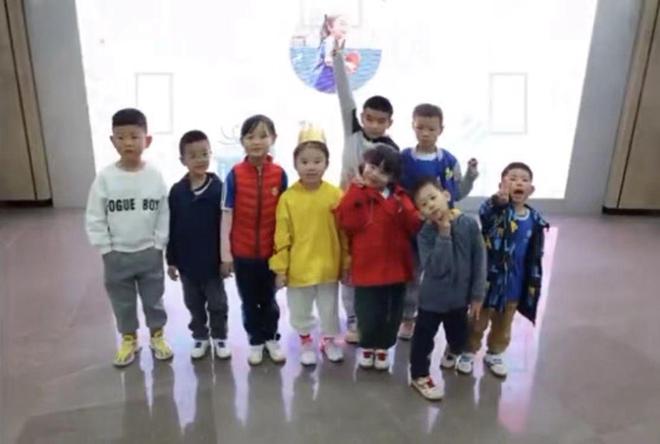 王楠|王楠为女儿庆生办运动会，陪笑笑踢足球，姥爷姥姥现身，三代同堂