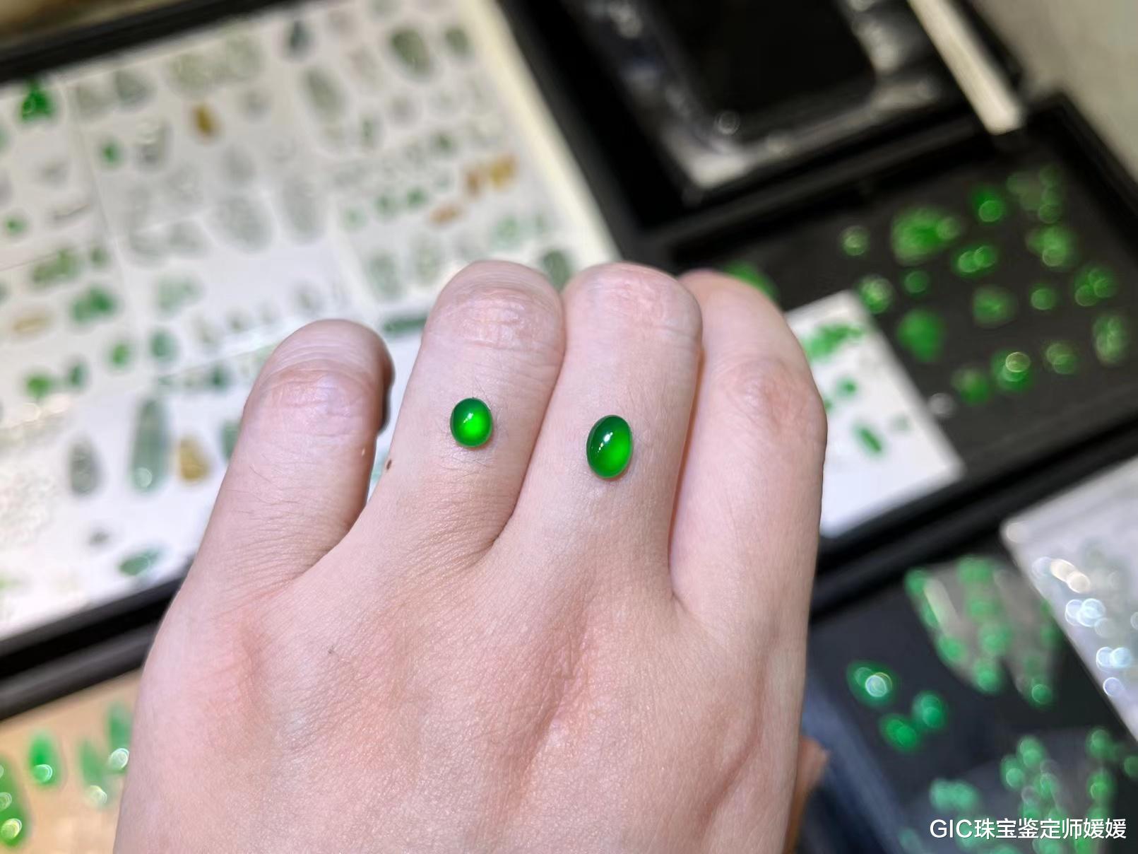 绿松石|这是翡翠的精华,也是价格的高地,小小的一颗却是让人惊讶的数字