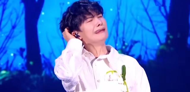 周深|周深夏日歌会,全程关闭打赏功能,一口气连唱13首歌曲,人气登顶