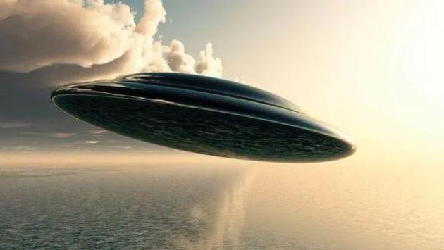 德国上空出现不明飞行物，飞行途中会突然变形，疑似外星人的飞行器