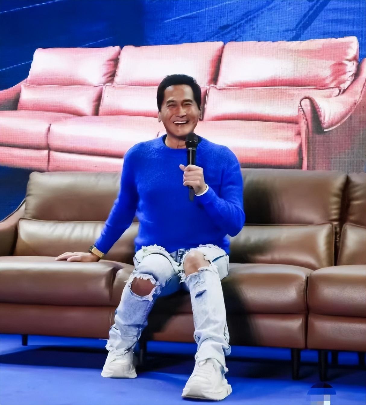 刘文正|63岁齐秦近照曝光,身形发福大肚腩抢镜,苍老了太多难以认出