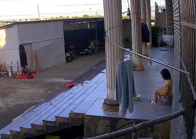 浙江一女子与丈夫欲离婚,将女儿独自留在婆家,监控一幕让她心碎