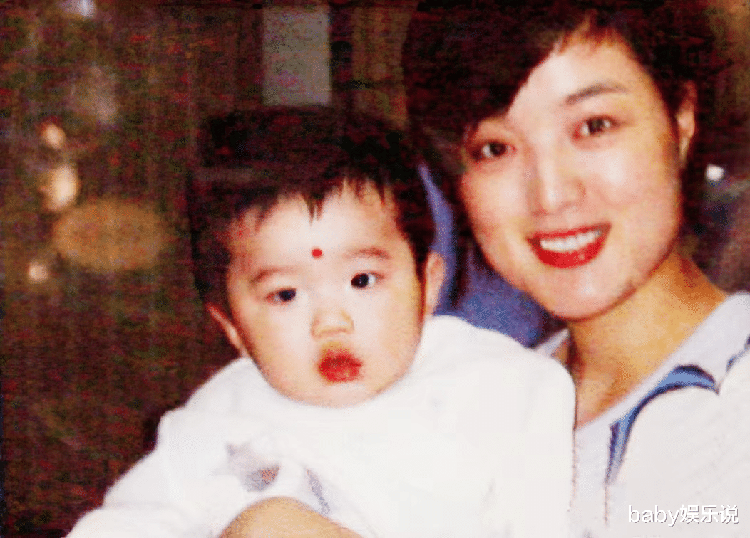 白雪|白雪：离婚后与儿子相依为命，二婚追求小8岁原艺，如今苦尽甘来