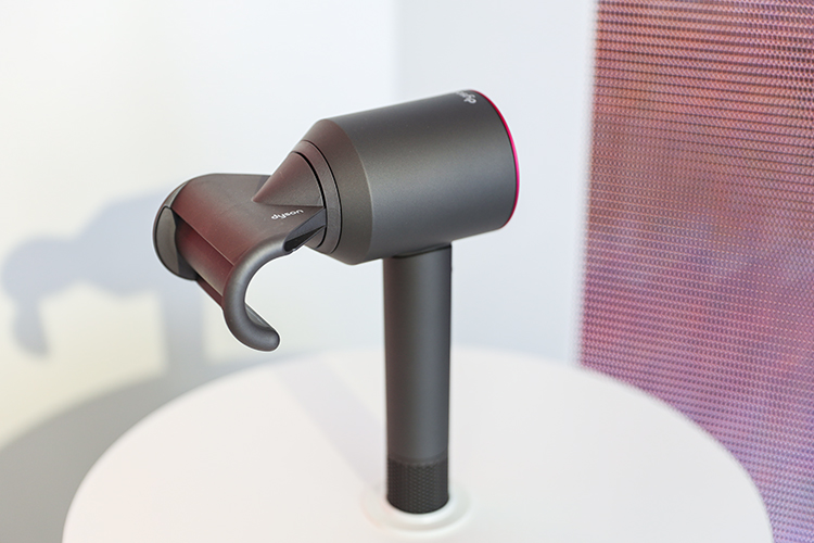 3000块钱买一个戴森吹风机，你觉得值不值？看看用过的人怎么说