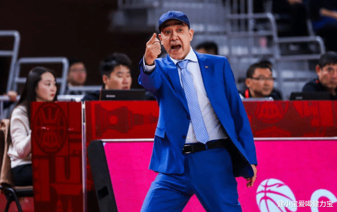 阿的江|CBA初代魔术师阿的江，踢球间隙苦练篮球，16年笔记钻研球技