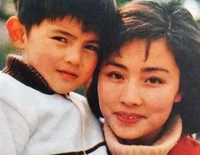 赵娜|祝延平与赵娜离婚33年:他再婚娶圈外人,她二婚失败后至今单身!