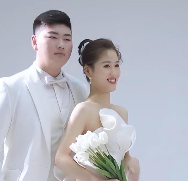 陈萌|陈萌和父母到小伟家做客,饭菜稍显寒酸,朱小伟却一心只顾着吃