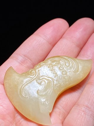 和田玉籽料|清乾隆 和田玉籽料 龙首斧形 玉钺 玉珮 挂件