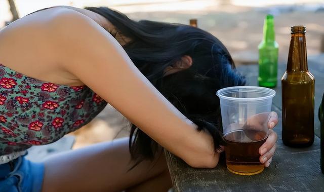 案例：四川女子醉酒后遭男同事强奸，20多分钟未能得逞，被判五年