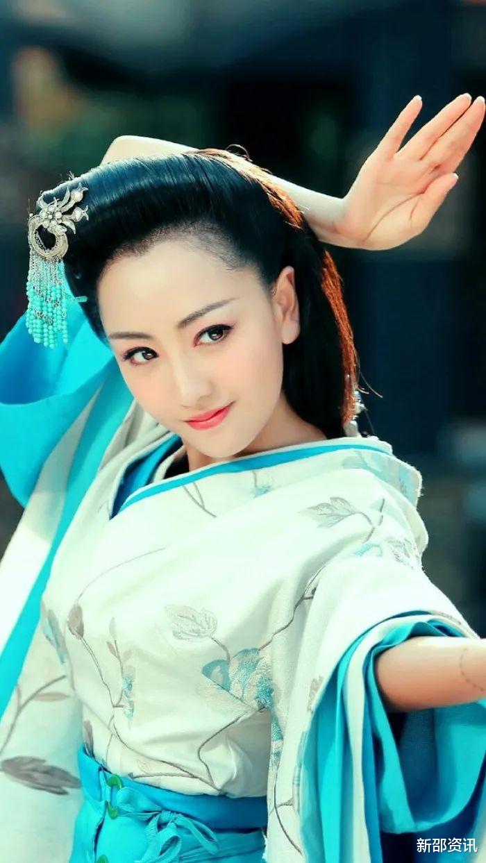 阿娇|娱乐圈7位小个子女星，拍戏得踩高跷、垫苹果箱，最娇小的仅1米53