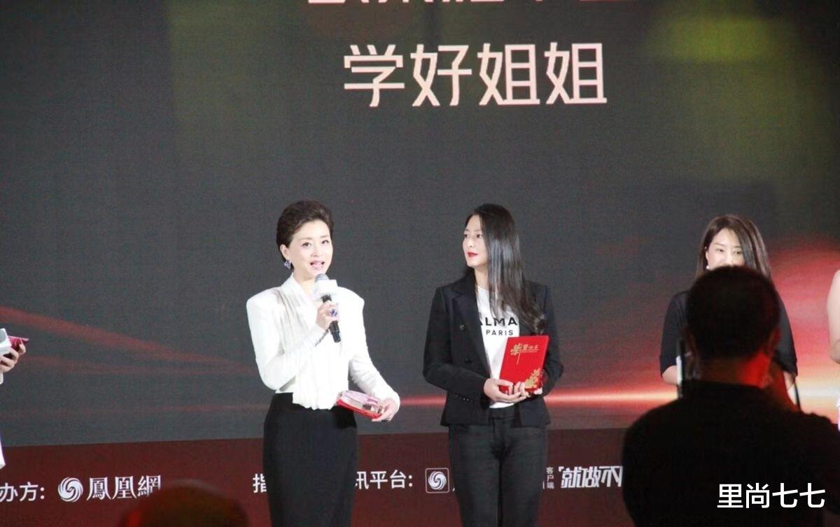 杨澜|蒋勤勤同框张钧甯输比例,杨澜仪态出挑,邓亚萍穿得土但精神头足