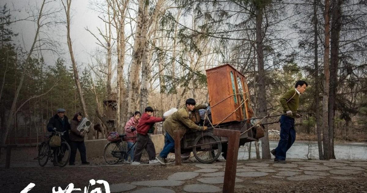 丁勇岱|童星晒与雷佳音等合照，殷桃素颜白到发光，丁勇岱萨日娜双鬓花白