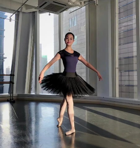 刘銮雄|刘銮雄的女儿刘秀盈，已经出落得那么漂亮了，她晒出一张在日本大板酒店的度假照