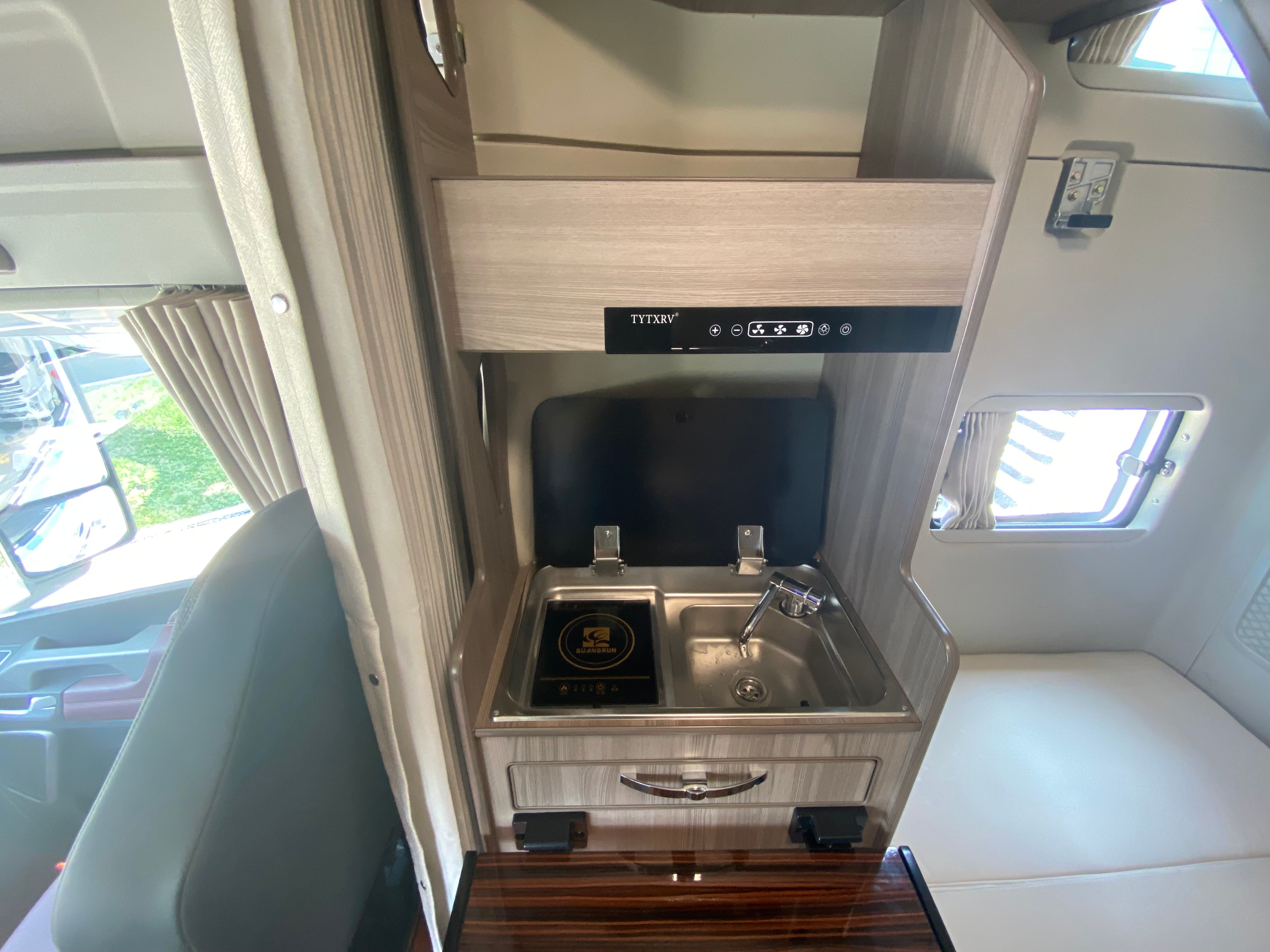 独立卫浴+小厨房+双人床 解放鹰途生活舱全都有