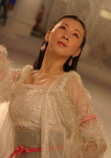 汤加丽|因拍“人体写真”被丈夫甩，被父母断绝关系的汤加丽，如今咋样了